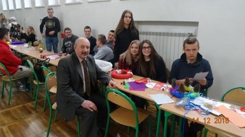 zswolborz.pl_zscku_w_wolborzu_Mlodziez_naszej_szkoly_poznaje_tradycje_bozonarodzeniowe4