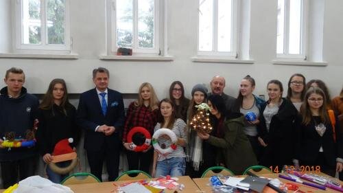 zswolborz.pl_zscku_w_wolborzu_Mlodziez_naszej_szkoly_poznaje_tradycje_bozonarodzeniowe7