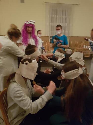 zswolborz.pl_zscku_w_wolborzu_OTRZESINY_przyjaciele_klas_pierwszych_w_poczet_mieszkancow_Internatu4