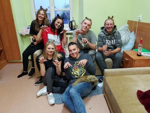 zswolborz.pl_zscku_w_wolborzu_OTRZESINY_przyjaciele_klas_pierwszych_w_poczet_mieszkancow_Internatu6