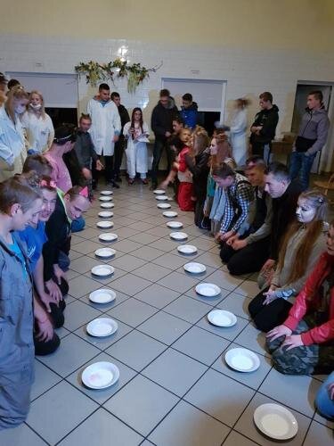 zswolborz.pl_zscku_w_wolborzu_OTRZESINY_przyjaciele_klas_pierwszych_w_poczet_mieszkancow_Internatu8