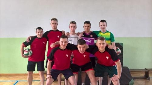 zswolborz.pl_zscku_w_wolborzu_Szkolny_turniej_pilki_siatkowej-III_tps_i_ti_mistrzem1