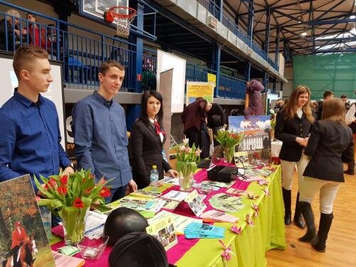 zswolborz.pl_zscku_w_wolborzu_Targi_edukacyjne_w_Skierniewicach6