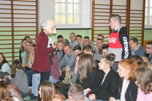 zswolborz.pl_zscku_w_wolborzu_Teatr_FORMA_w_SZKOLE_FERDYDURKE3