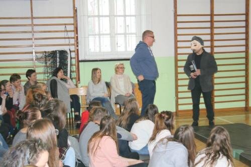 zswolborz.pl_zscku_w_wolborzu_Teatr_FORMA_w_SZKOLE_FERDYDURKE7