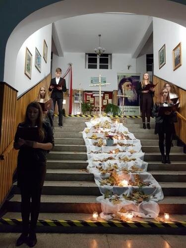 zswolborz.pl_zscku_w_wolborzu_Wieczor_zadumy_Mozna_odejsc_na_zawsze_by_stale byc_blisko1