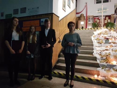 zswolborz.pl_zscku_w_wolborzu_Wieczor_zadumy_Mozna_odejsc_na_zawsze_by_stale byc_blisko3