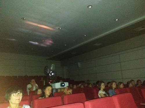 zswolborz.pl_zscku_w_wolborzu_Wycieczka_do_MOK_u_na_film_dokumentalny_pt_Mama_Tata_Bog_i_Szatan1