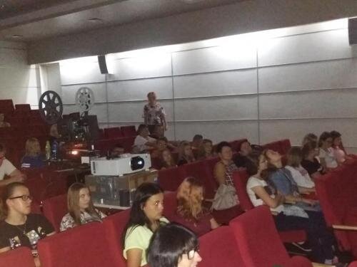 zswolborz.pl_zscku_w_wolborzu_Wycieczka_do_MOK_u_na_film_dokumentalny_pt_Mama_Tata_Bog_i_Szatan3