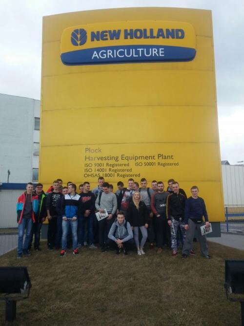 zswolborz.pl_zscku_w_wolborzu_Wycieczka_do_fabryki_New_Holland_w_Plocku1