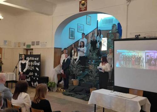 438059093 873395367924461 1206280294895309547 n