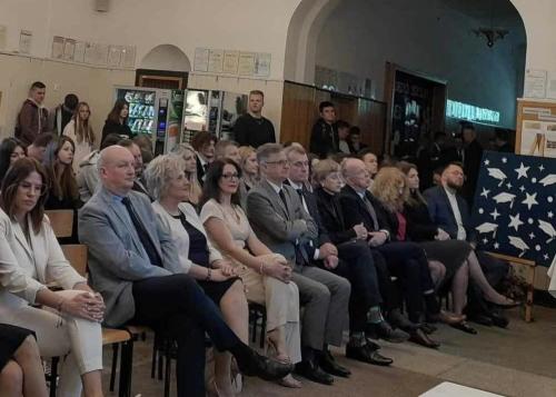 438769562 873397541257577 1006151014077468598 n